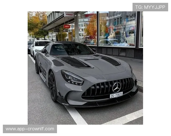 孔帕尼训练完直接去开百万豪车，这谁顶得住啊