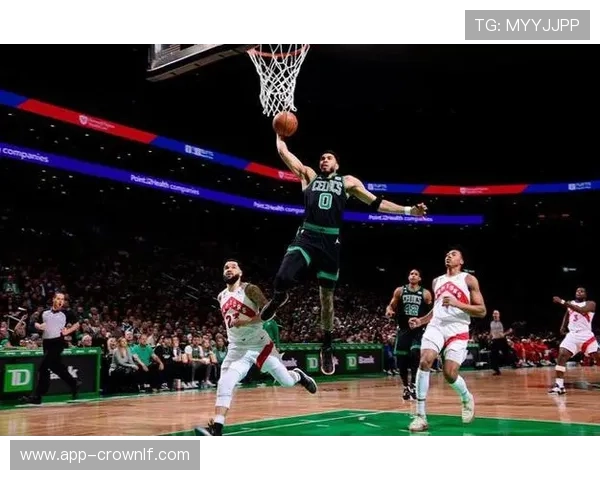 普里查德利用无球跑动提升三分效率，拉开球队进攻空间