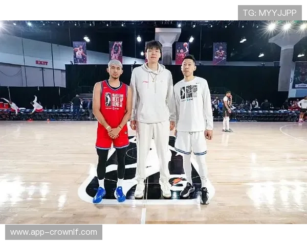 杨瀚森训练完直接拎着爱马仕去接娃？