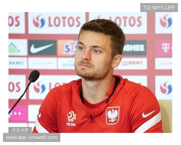 莱万训练完回家还要给娃换尿布？