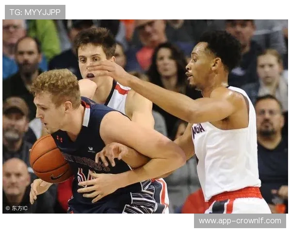 为什么裁判有时先吹哨再判罚？哨音规则背后的判罚逻辑