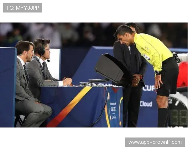 判罚争议：裁判与VAR判定犯规的关键证据