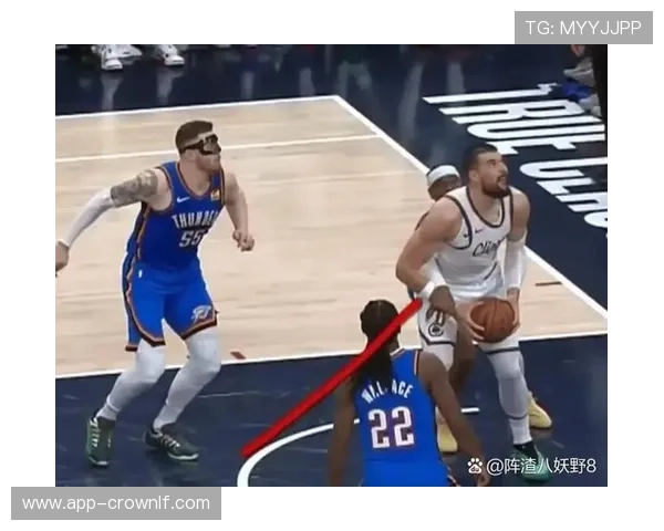 拉拽球衣在犯规判定中为何常被忽视？规则全解析